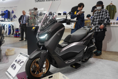 影の主役?「ターボ感覚」新CVTを搭載したヤマハ『NMAX155』がにわかに人気…東京モーターサイクルショー2025 画像